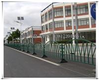 供应上海护栏_上海PVC护栏厂家，锌钢栅栏护栏,围墙护栏,防盗护栏、锌钢批发、喷塑烤漆护栏