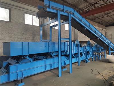 Vertical supply of waste plastic bottle baler