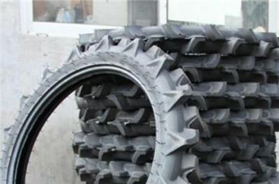 供应高品质压路机轮胎块状轮胎