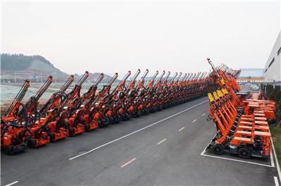 Jiangxi Xin Tong crawler hydraulic submersible drilling rig backhoe loaders and security management