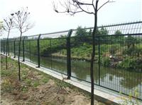 水库隔离围栏网 池塘河岸铁丝防护网 水源地隔离围网