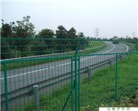 陕西省公路护栏网厂家-可以选择榆林市康盛隔离栅厂，专业制作网围栏等！