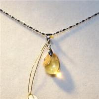 The opening of a small purse wearing citrine good or put the bag