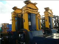 Hydraulic lifting gantry