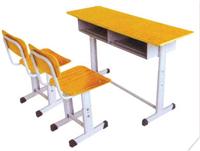 K28型双人课桌椅、桌椅底脚使用25*50方管，立柱使用冷轧钢板冲压成型