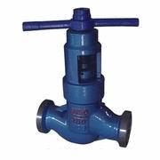 High pressure balanced valve closing