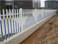 朗越丝网专业生产销售PVC护栏 草坪护栏 价格优惠质量保证