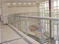 专业于玻璃栏杆专业厂家，柳州市点式玻璃栏杆供应，工程承接