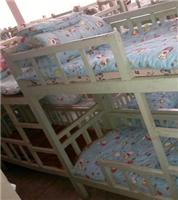 低价供应成都幼儿园实木家具，批发幼儿园高低双层床