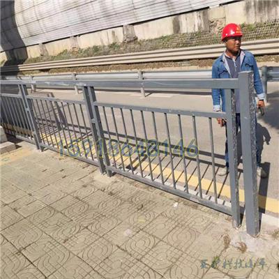 广州出口桃型柱围栏网 三角折弯 高档小区护栏网价格