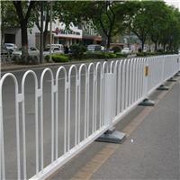 厂家供应通化PVC草坪护栏—德邦制造
