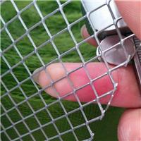铄凯厂家专业生产小孔镀锌钢板网，不锈钢钢板网，轻型菱形网