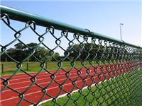 操场隔离围网厂家￥体育场绿色围网安装￥运动场包塑围栏供应