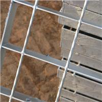 专业生产 热镀锌钢格板 踏步板 重型钢格板 可定制 扁钢 方型孔