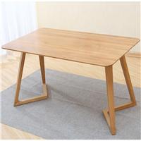 北欧现代简约白橡木纯实木餐桌