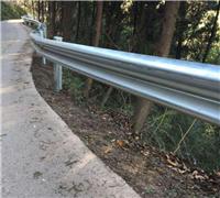 公路三波形梁护栏板厂家安装施工道路两侧护车栏板