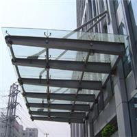 四川钢化玻璃雨棚 钢化玻璃车棚 钢化玻璃走道棚等的安装制作承建