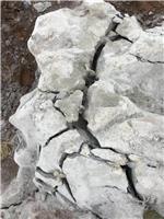 拆山破石就用云刚牌膨胀剂 更好的膨胀剂更好的破碎体验**的岩石破碎办法