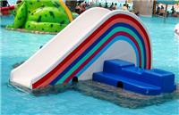 广州潮流水上乐园设备厂家提供儿童彩虹桥滑梯