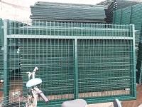 铁路护栏墨绿色耙子高铁边框围栏网浸塑公路隔离栅防护栏厂家直销