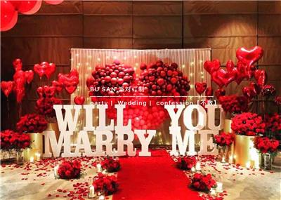 深圳婚礼求婚现场布场，鲜花配气球，不一样的浪漫