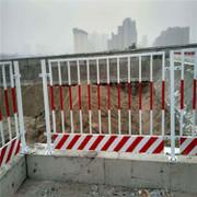 安斯杰基坑护栏网 焊接喷漆护栏 红白相间警示围栏 现货库存可定