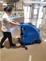 河南郑州商场超市用手推式洗地机提示注意夏季高温