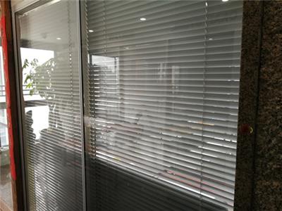 办公室玻璃隔断墙订制 厦门中港豪华装饰工程供应