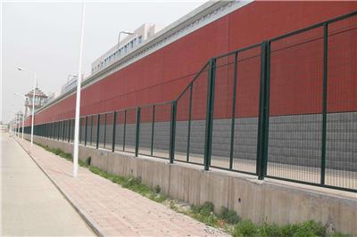 机场护栏围网是采用什么样的钢丝焊接成的