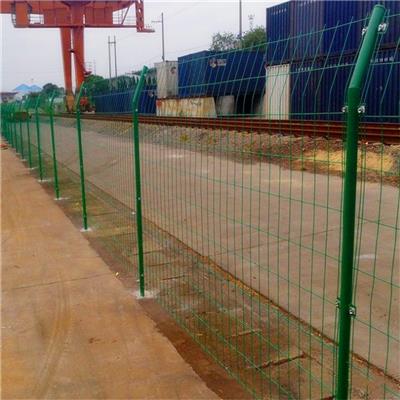 铁丝双边丝护栏 围墙隔离栅栏 焊接网隔离栅 公路护栏厂家