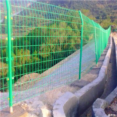 双边丝护栏网、钢丝铁丝防护栏、圈地围墙高速公路围栏隔离栅