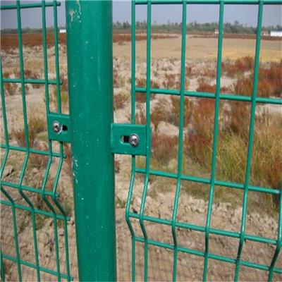 厂家批发双边丝护栏网 公路护栏网 兰州金属护栏网生产隔离护栏