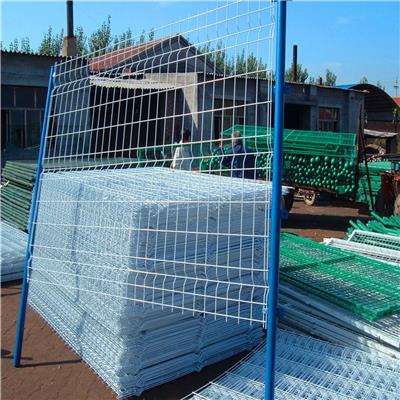 厂家直销学校围栏防护栅栏双边丝隔离网果园圈地铁丝护栏网