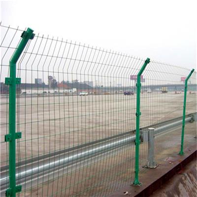 公路护栏网 铁路防护栅栏 铁丝浸塑双边围网边框护栏厂家定制价格