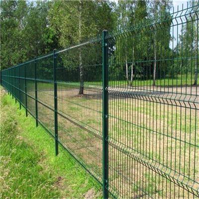 园林三折弯护栏网 养殖圈地喷塑铁丝围栏网 隔离防护栏