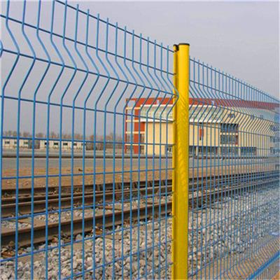 供应养殖圈地折弯框架护栏网 定制高速公路绿色隔离栏 框架护栏网