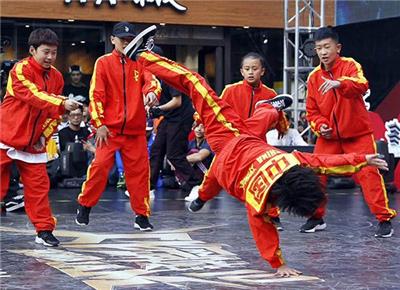 鹤岗街舞爵士舞培训鸿恩艺术弘扬街舞文化传递舞蹈精神
