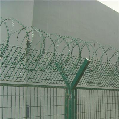 河北鑫旺丰监狱钢网墙现货直销 PVC浸塑监狱护栏网厂家报价
