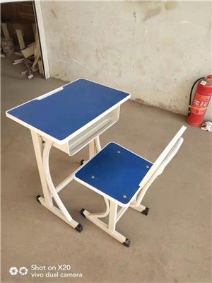 河南课桌椅厂家直销，学生座椅，郑州塑料包边学生课桌椅