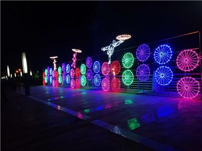 岛景区梦幻灯光节3000万盏彩灯打造浪漫爱情圣诞树|新闻