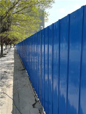 封闭式施工临时隔离围挡 传统压纹彩钢板围栏