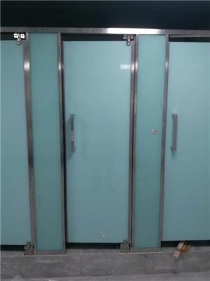 泰州学校厕所玻璃隔断如何选购 公共卫生间隔断图片