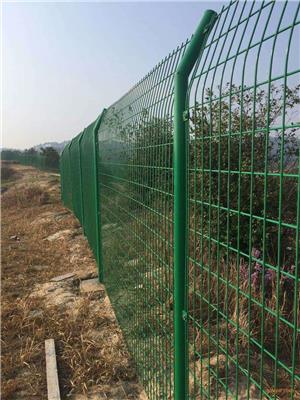 厂家生产销售公路护栏网 双边丝护栏道路防护栅