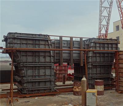 河南伟志模板墩柱钢模板具有整体结构紧凑、拆装方便等特点