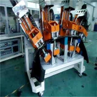 武汉厂家直销K5保险杠冲孔设备，保险杠冲孔加粘贴雷达支架焊接