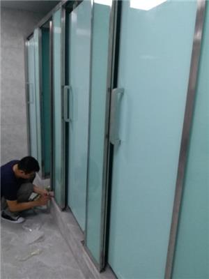 漳州厕所钢化玻璃隔断厂家直供 酒店商场卫生间玻璃隔断工厂直销
