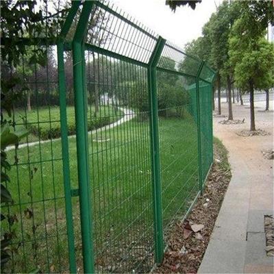供应园林围栏网 厂家直销圈地围栏防护网 安装要求选环华