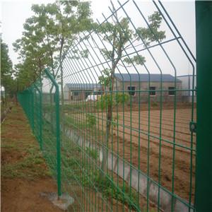 小区绿色护栏网 带弯方格围栏网 双边丝护栏网安装