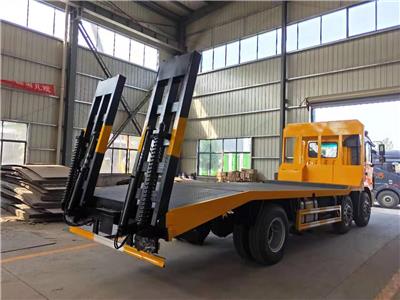 国5拉25吨的挖掘机拖车拉220挖掘机运输车