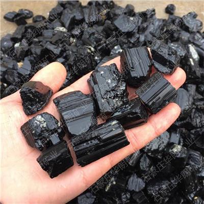 厂家批发 单晶角闪石颗粒 电气石原矿 黑色高质量角闪石电气石粉 华朗矿业